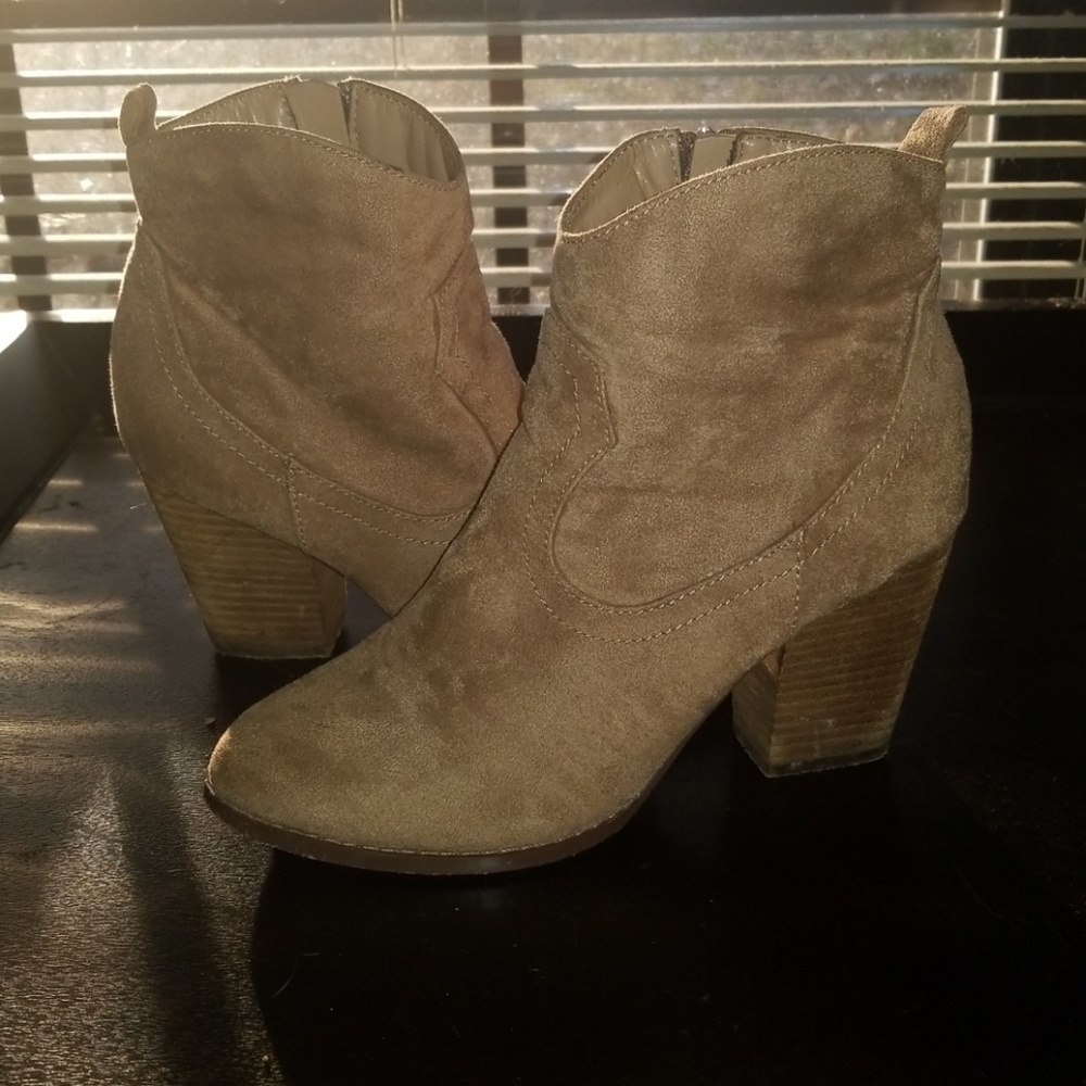 Taupe Western style ankle boots - Picture 3 of 4